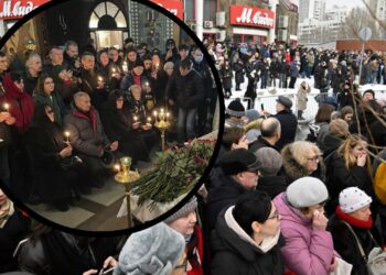 Setki osób żegna Nawalnego na jego pogrzebie . Służby sprawdzają każdego kto niesie kwiaty.
