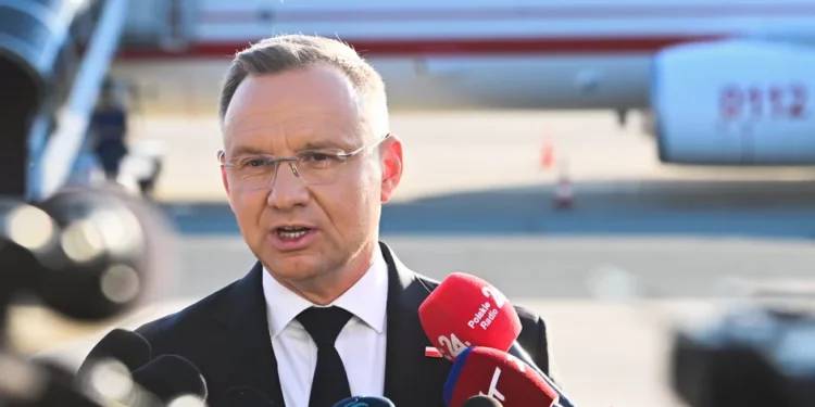 Zełenski z telefonem w ręku i dwa polityczne zgrzyty. Kulisy narad przed szczytem NATO