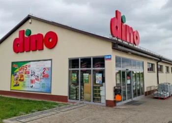 Budowa sklepu Dino w Wilanowie wywołuje sprzeciw mieszkańców.