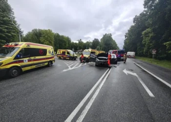 Policjant sprawcą wypadku. Wśród poszkodowanych są dzieci.