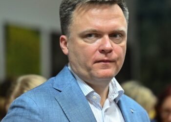 Hołowni nie ufają już nawet jego wyborcy.
