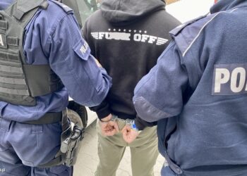 Obywatel ukrainy deportowany po ataku na policjantów.