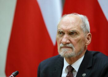 Sejm rozpatrzy wniosek o uchylenie immunitetu Macierewiczowi.