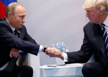 Trump stawia warunek NATO w sprawie nałożenia sankcji na Rosję.