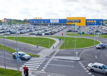 Rosjanie obiecali 18-latkowi 10 tysięcy euro i nowe BMW za podpalenia. Został skazany.