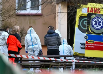 Rzucił się na funkcjonariuszy z maczetą. Nie żyje.
